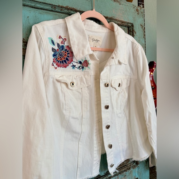 Jessica Simpson Crop White Denim Jacket Embroidered Frayed Hem – Size 1X - Picture 1 of 12
